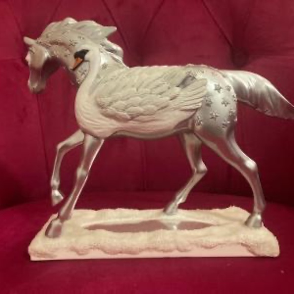 Trail of Painted Ponies -“ The Magical Swan “ in box - Picture 2 of 5